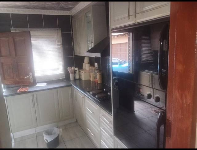 4 BEDROOM HOUSE FOR SALE IN PALM RIDGE